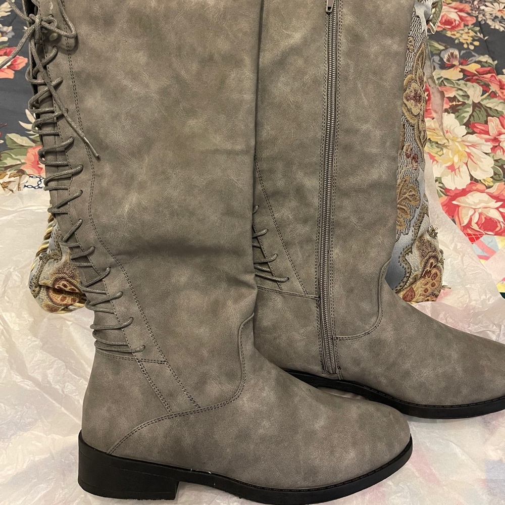 NWOT Gray Olivia Miller Boots sz 8.5